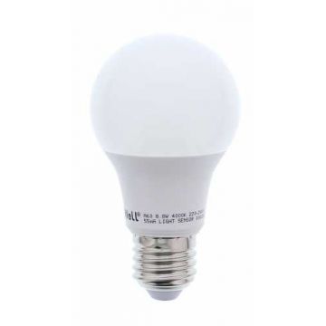 Bec LED cu senzor lumina A60, 8.8W, 806lm, lumina naturala Well