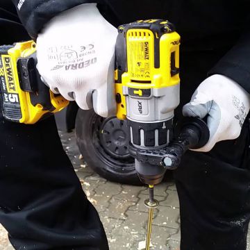 Masina de gaurit si insurubat cu percutie, cu acumulatori  Dewalt DCD996P3, 18V/5.0Ah, cuplu maxim 95 Nm, 3 acumulatori, incarcator