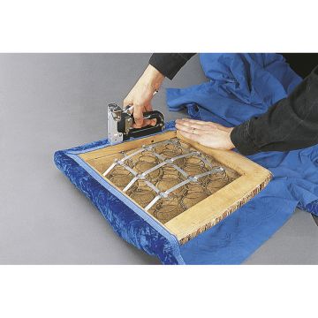 Capsator manual 7 + 100 capse Wolfcraft 7089000, pentru capse tip 053 de la 4 - 14 mm, carcasa din metal