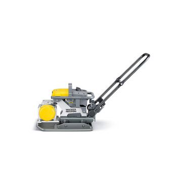 Placa compactoare unidirectionala Wacker Neuson AP2560e compatibila cu acumulator 51V, greutate 143 kg, forta de impact 25 kN