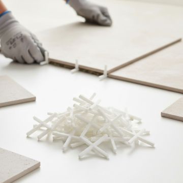 Distantieri PRO tip cruce pentru placi ceramice, rost 1.5 mm, set 100 bucati